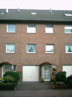 Sehr gepflegtes RMH mit guter Ausstattung und schönem Garten