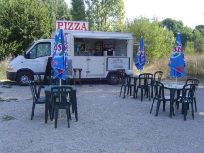 Spende von Pizza LKW