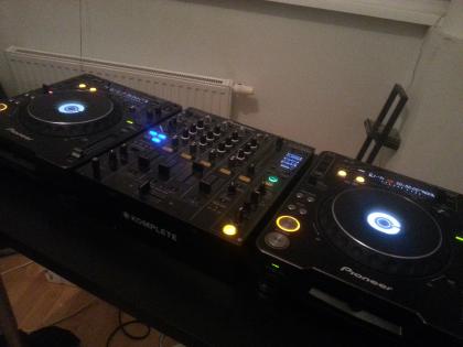 2x PIONEER CDJ-1000MK3 1x DJM-800 MIXER NATIVE INSTRUMENTS Traktor Scratch A1