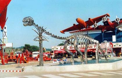 Edelstahlsaurier - Dinosaurier - Edelstahlbaum - Springbrunnen
