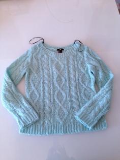 Schicker Pulli zart blau Farbe sehr leicht super kuschelig